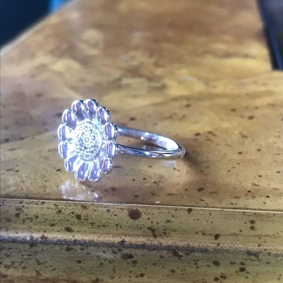 Natural Diamond Accent Sterling Silver Flower Ring Size 6 - Picture 8 of 9